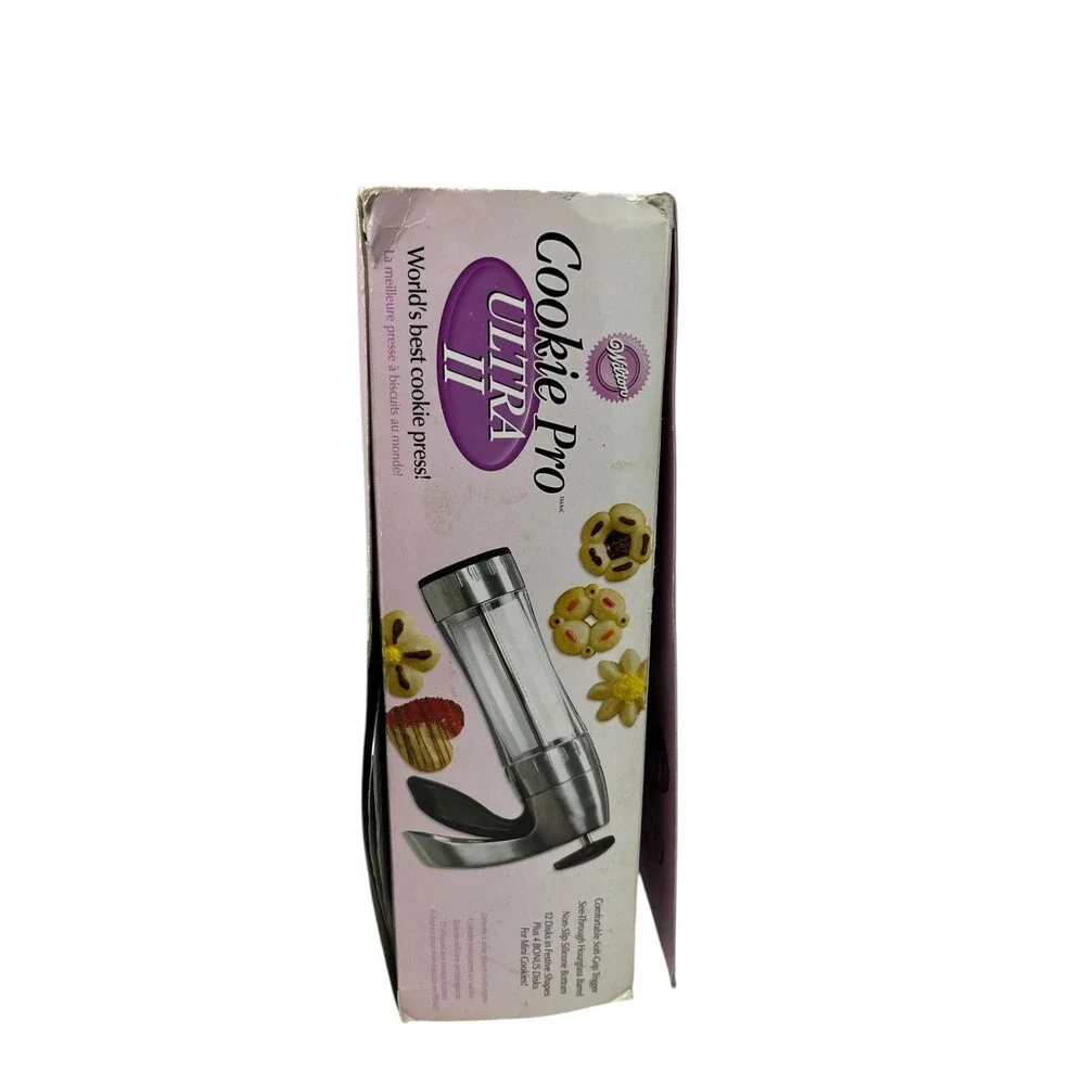 Wilton Cookie Press Cookie Pro Ultra II Spritz Gun Kit 16 Discs Soft Grip